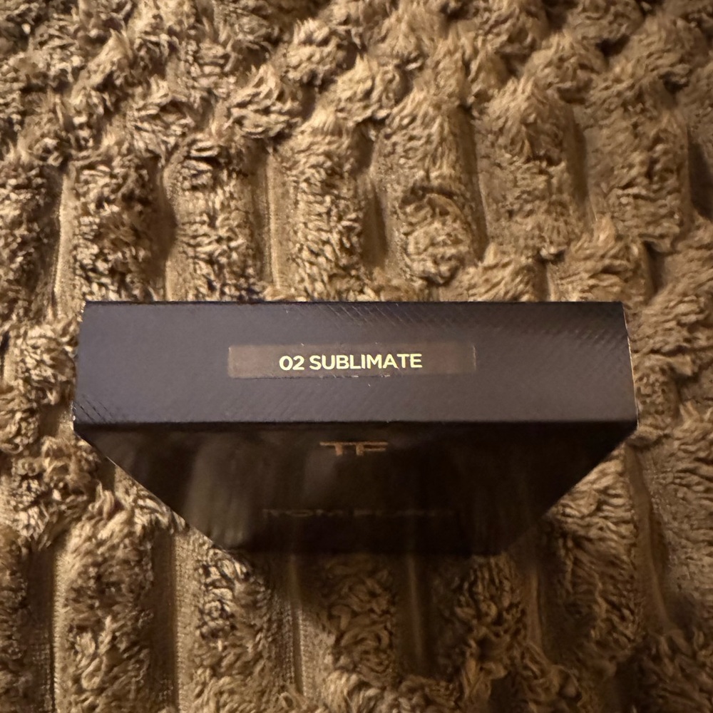 TOM FORD Beauty Shade & Illuminate Cheeks Palette - Picture 6 of 8